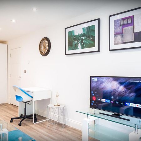 The 'Pinky' - Beautiful 1 Bed Apartment In Hatfield - Free Parking - Near Uni & Business Park - Big Savings On Long Stays Hatfield (Hertfordshire) Exterior foto